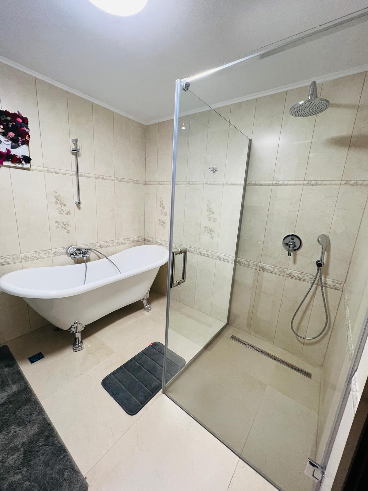 Cameră de familie de lux (14)