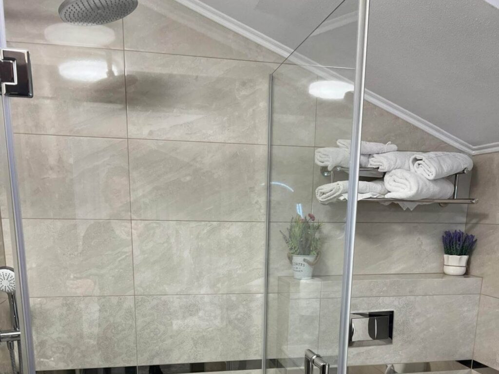 Cameră dublă cu balcon (2 ad și 1 copil) (12)