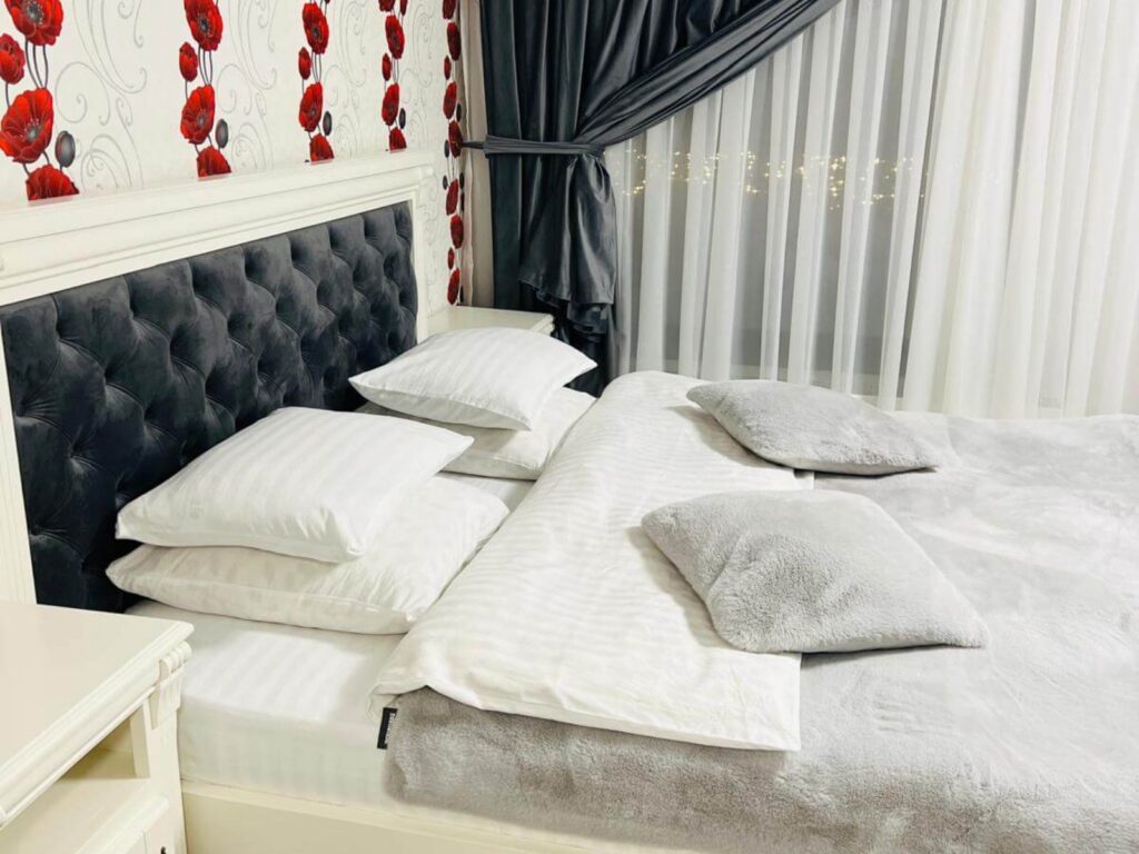 Cameră dublă cu balcon (2 ad și 1 copil) (8)