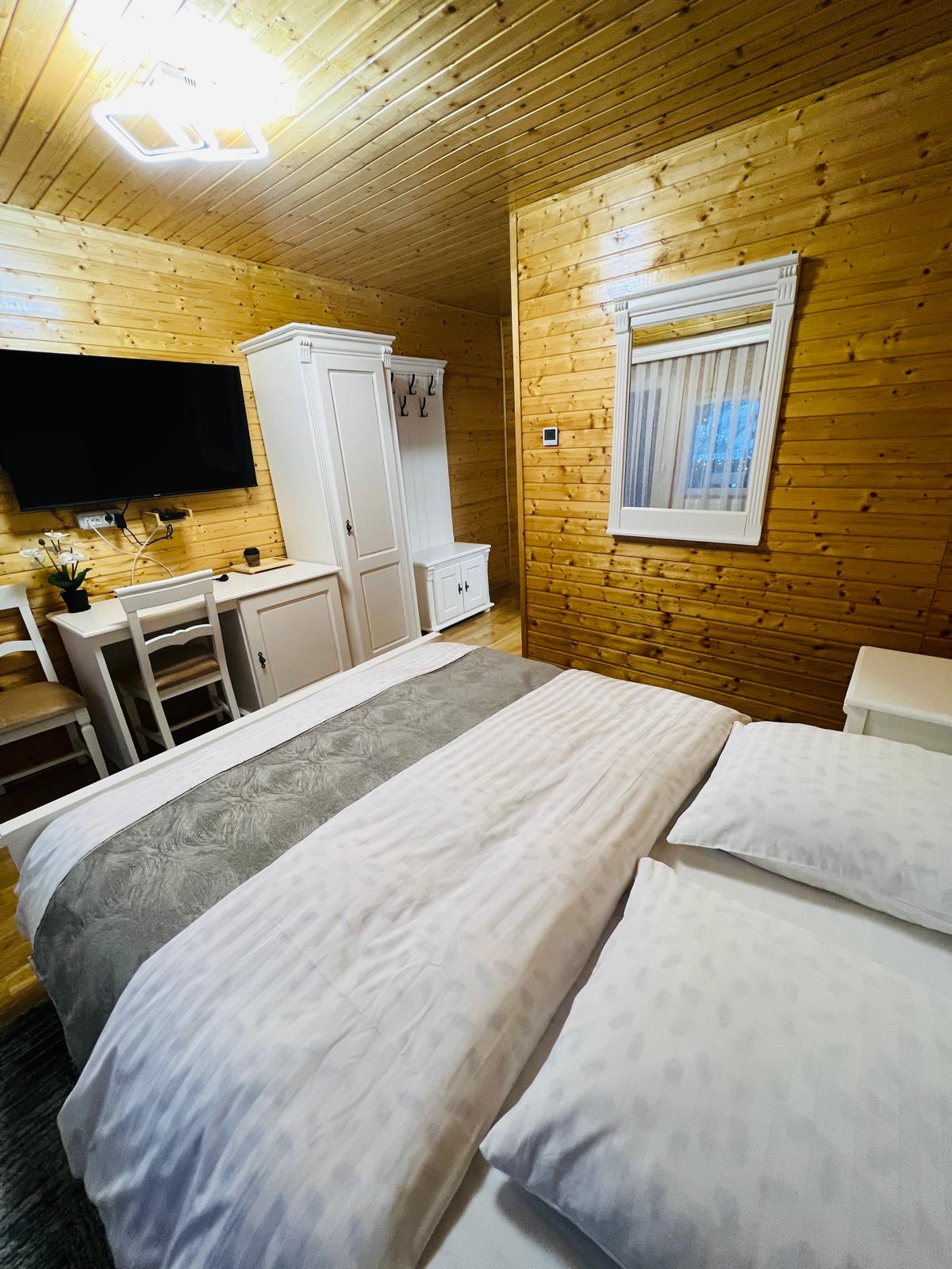 Cameră dublă deluxe cu balcon (11)