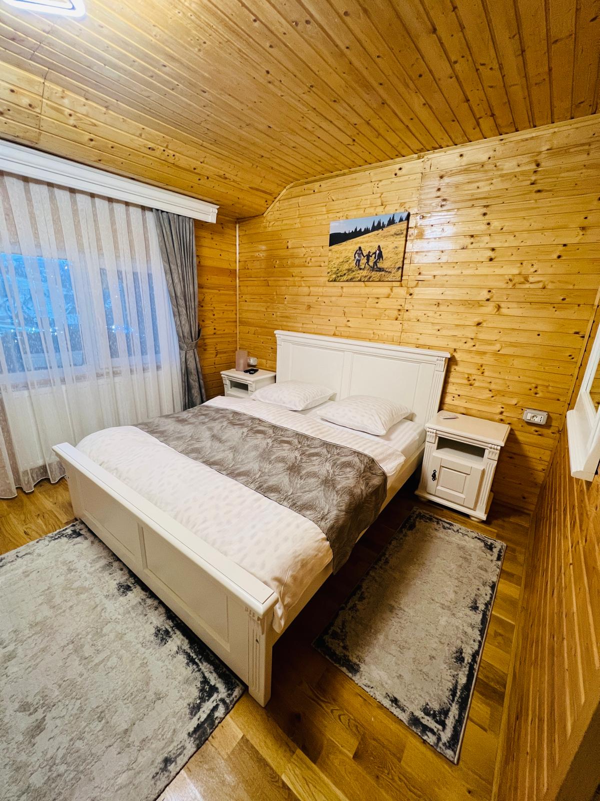 Cameră dublă deluxe cu balcon (13)
