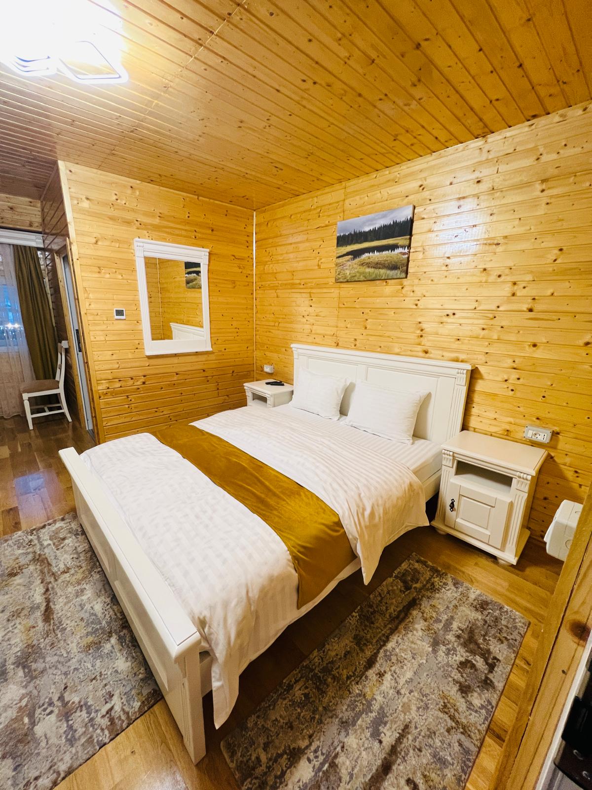 Cameră dublă deluxe cu balcon (18)