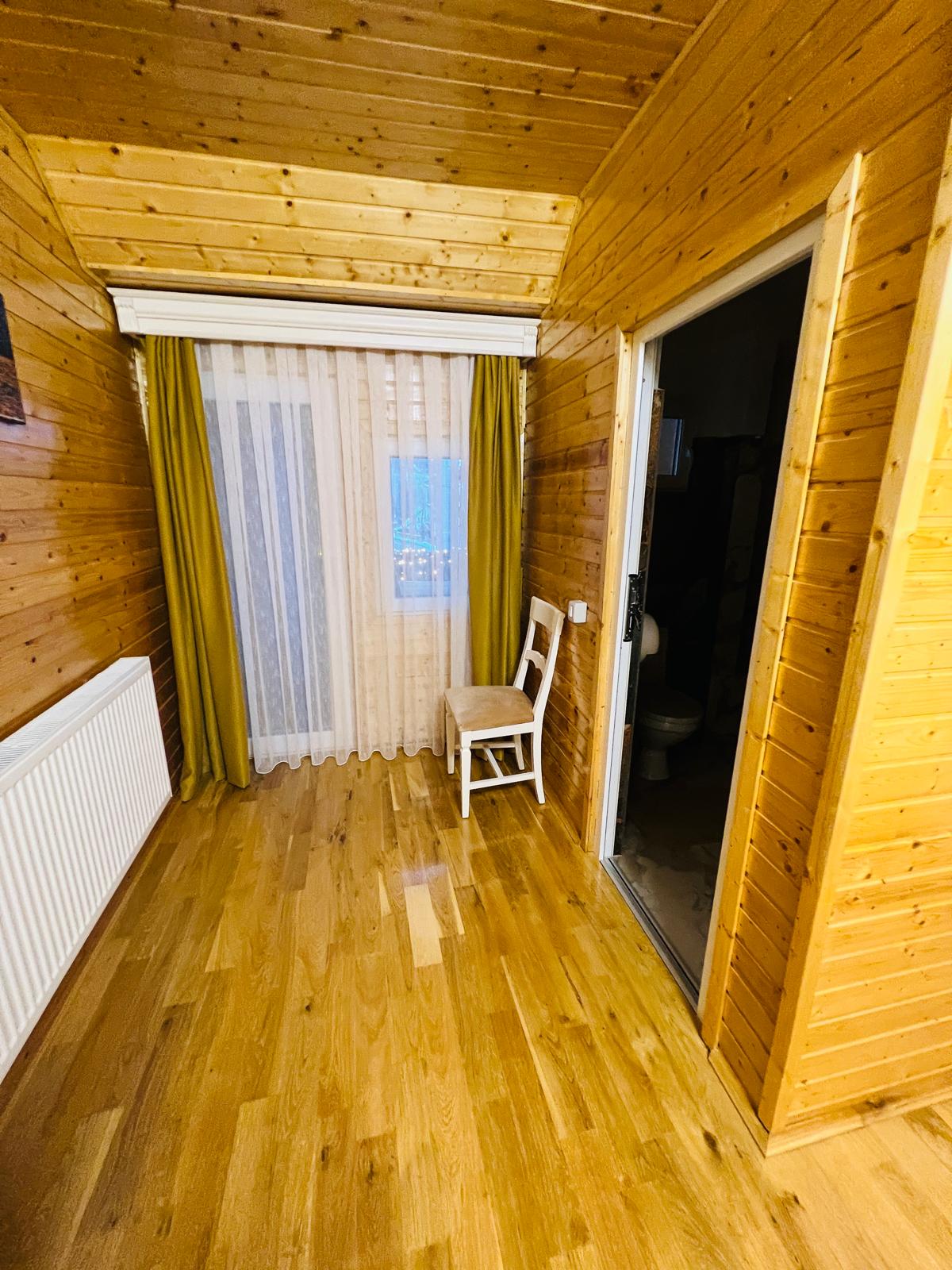 Cameră dublă deluxe cu balcon (19)