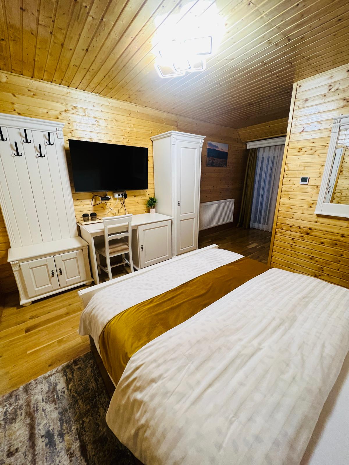 Cameră dublă deluxe cu balcon (21)