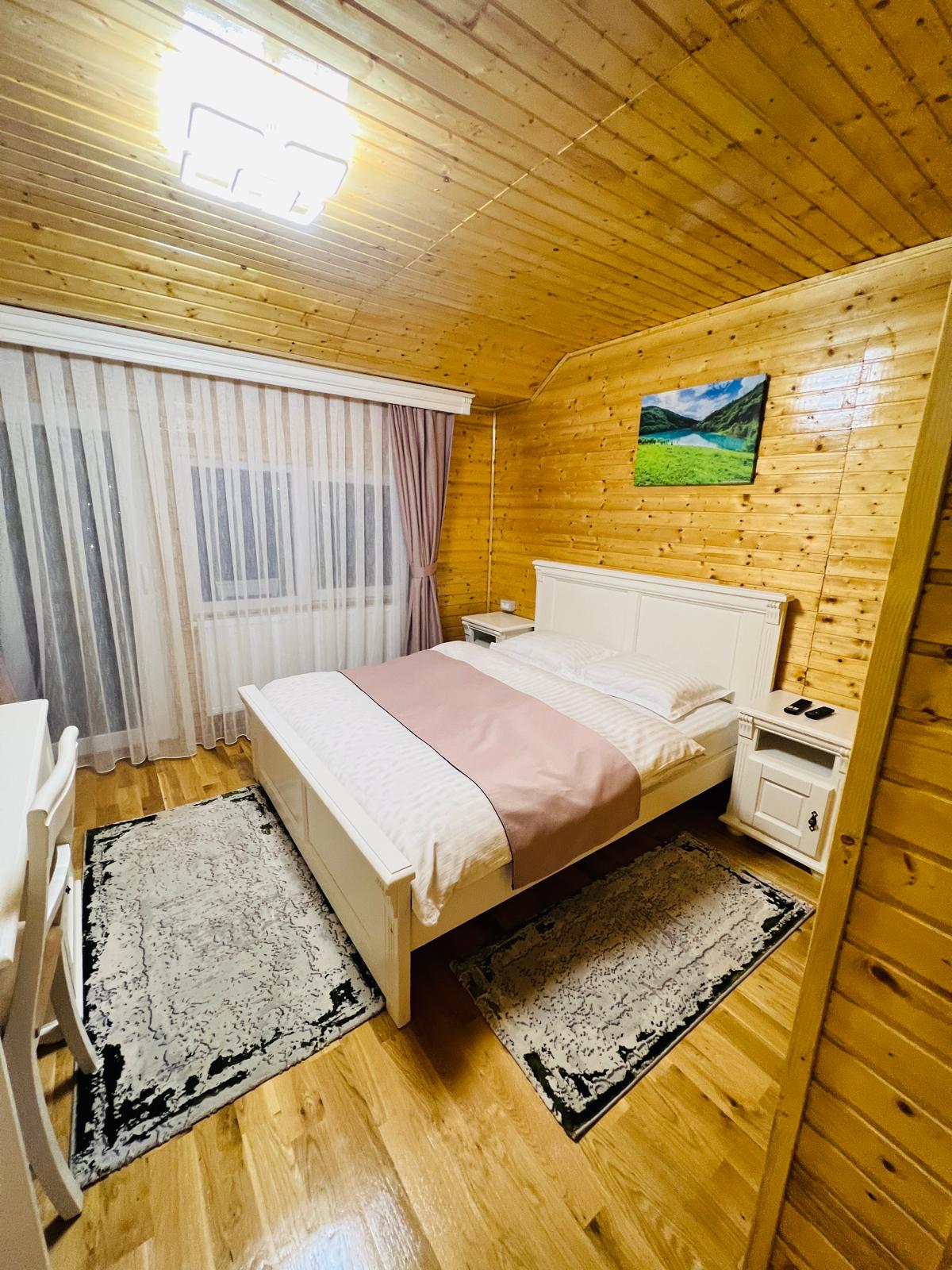 Cameră dublă deluxe cu balcon (3)