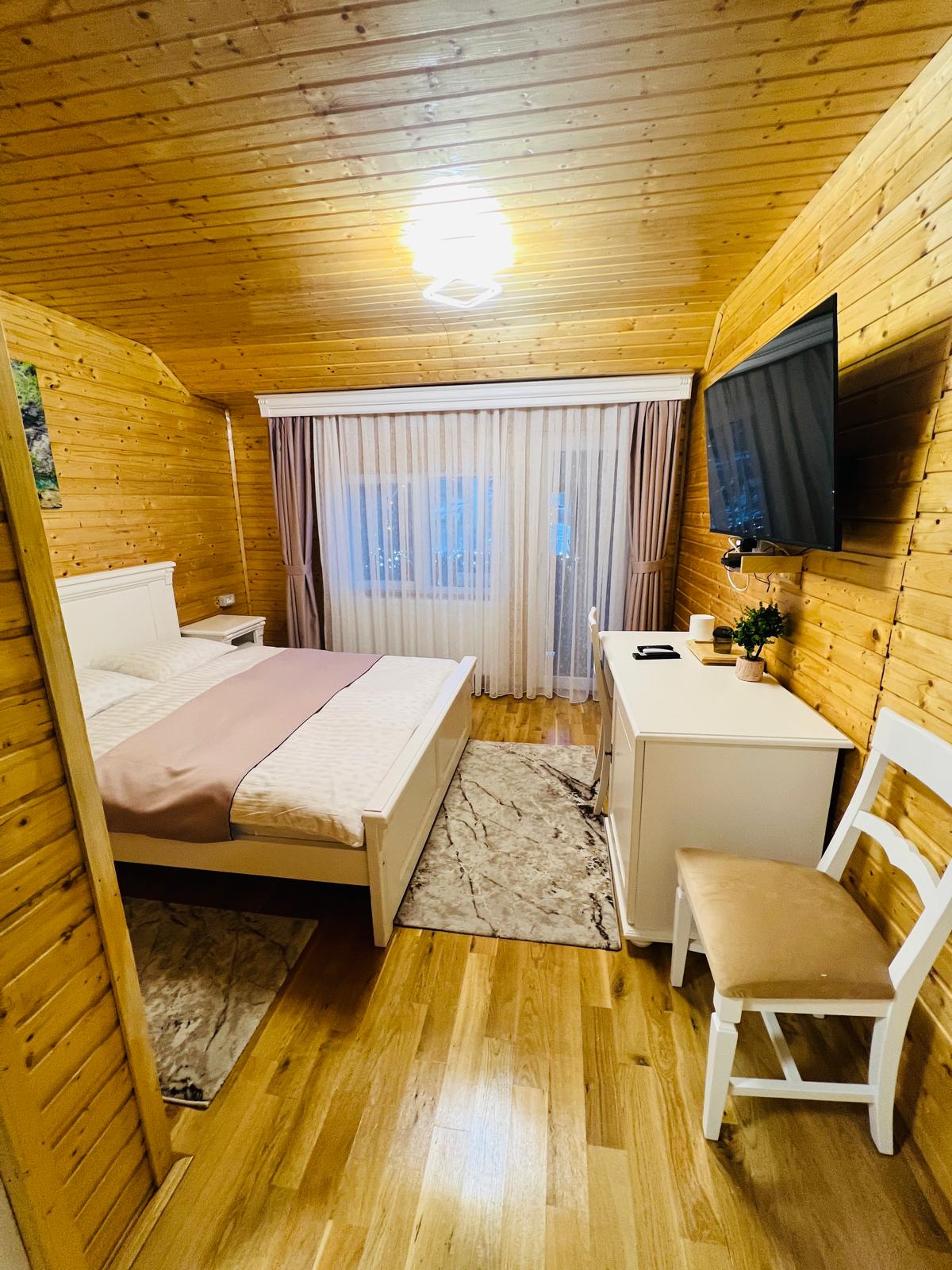 Cameră dublă deluxe cu balcon (4)