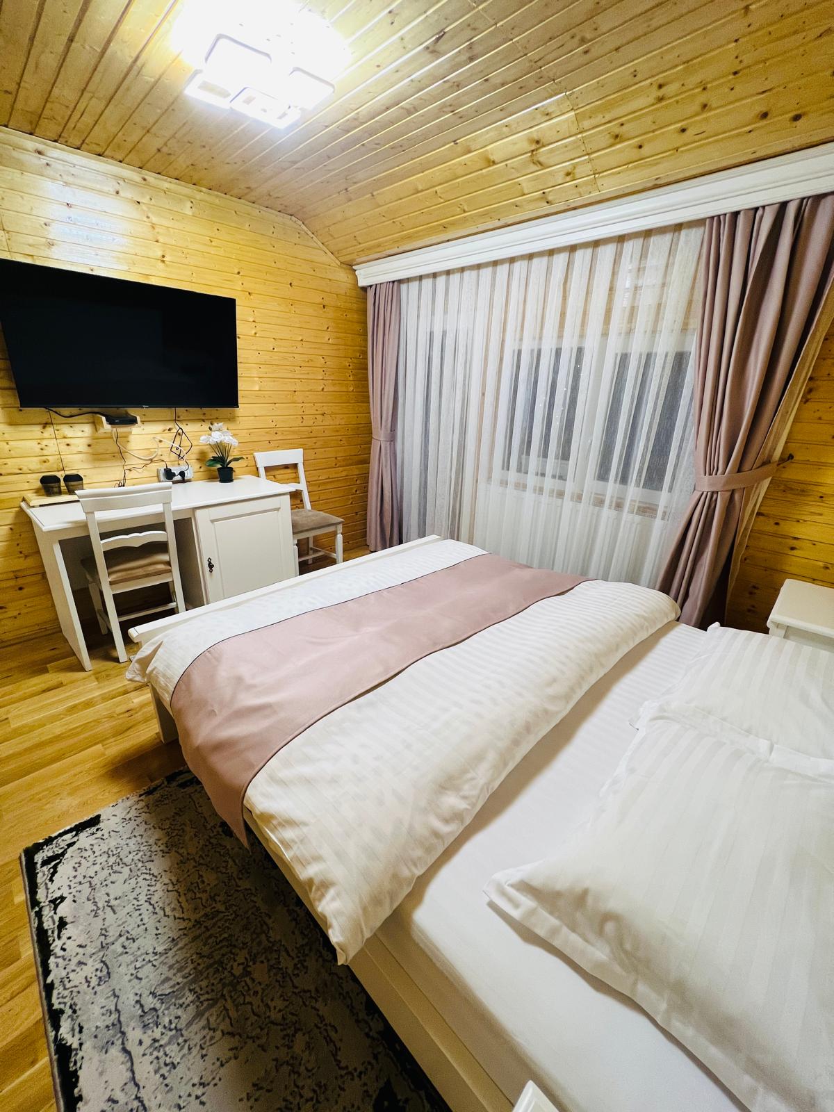 Cameră dublă deluxe cu balcon (5)