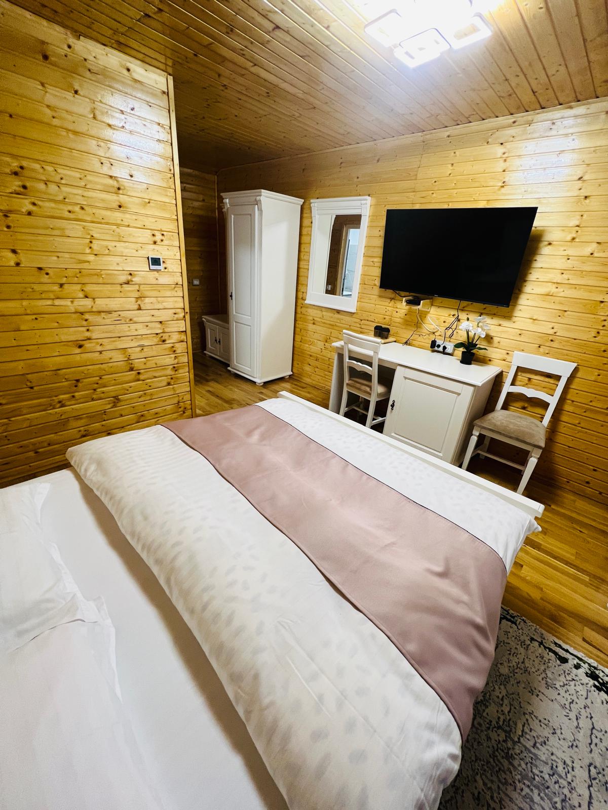 Cameră dublă deluxe cu balcon (6)