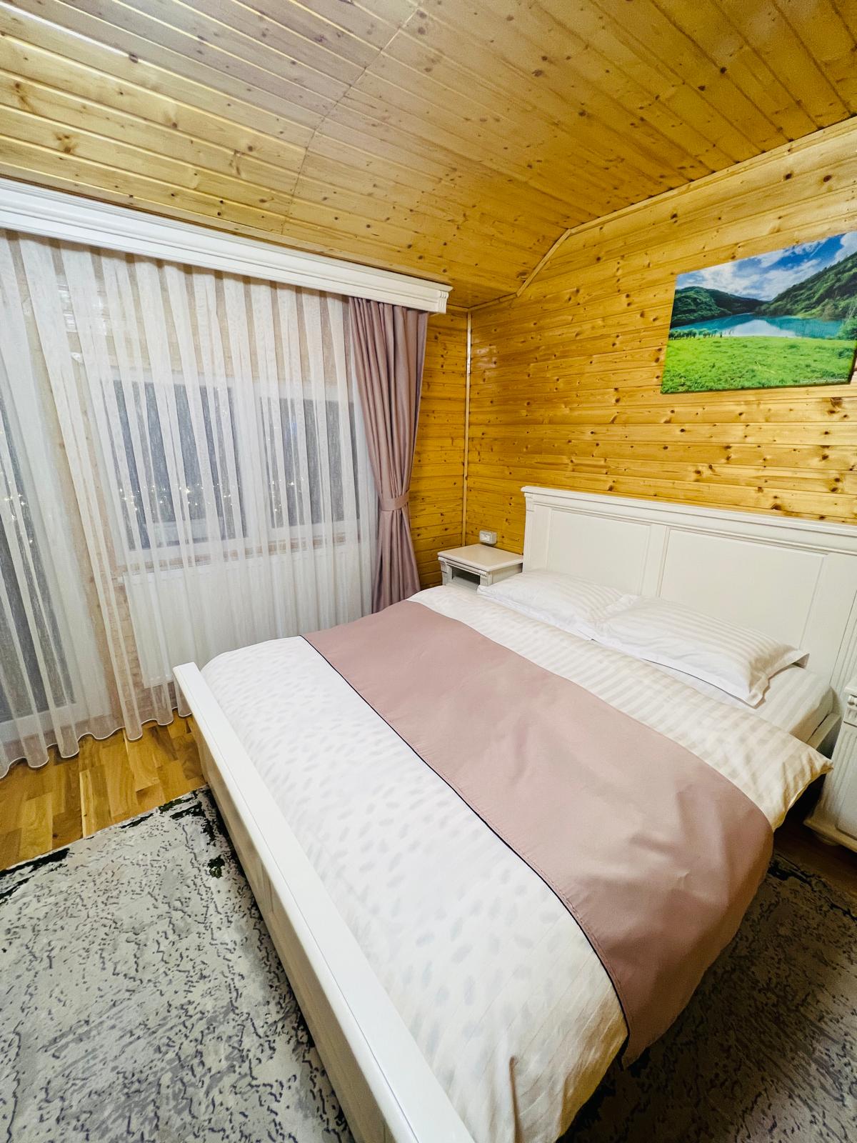 Cameră dublă deluxe cu balcon (7)