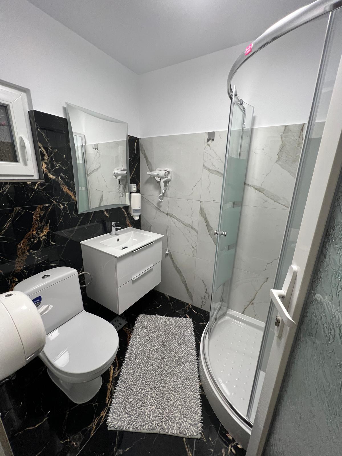 Cameră dublă deluxe cu balcon (9)