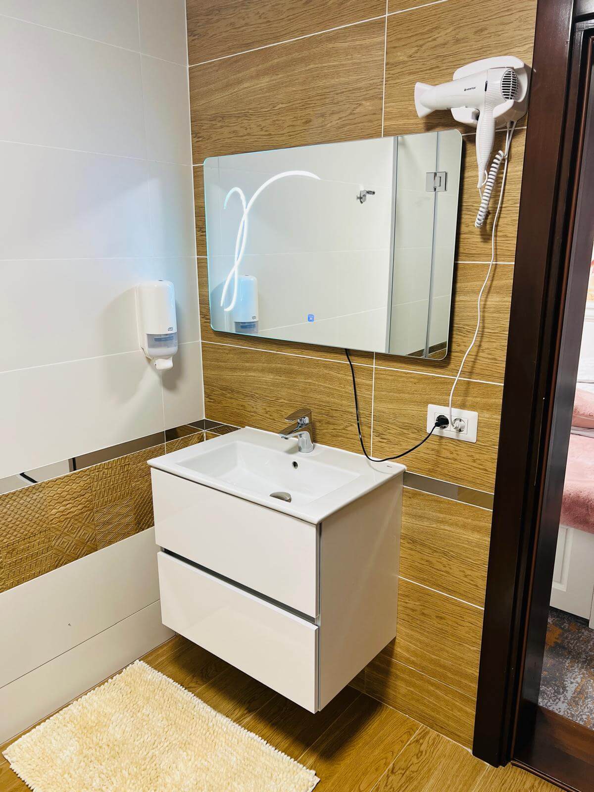 Camera superioară de familie(2 Ad și 2 copii) (1)