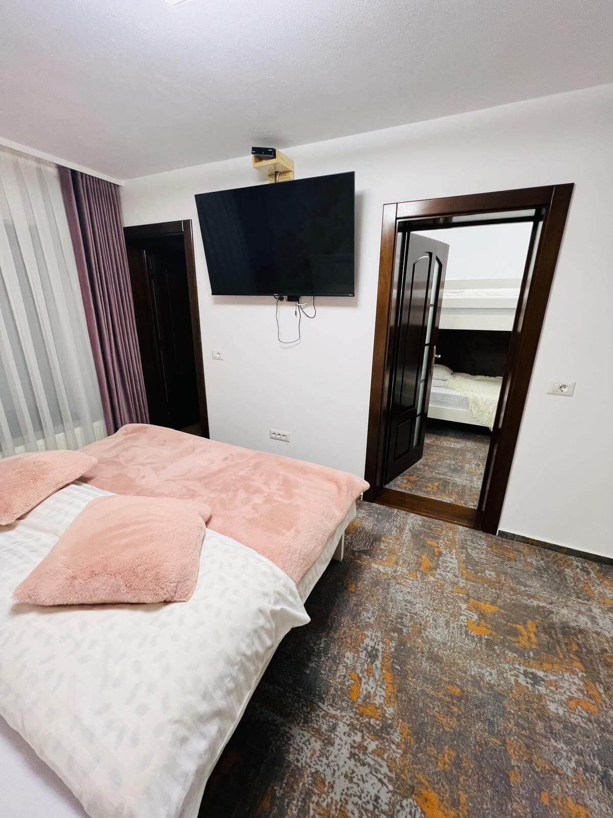 Camera superioară de familie(2 Ad și 2 copii) (11)