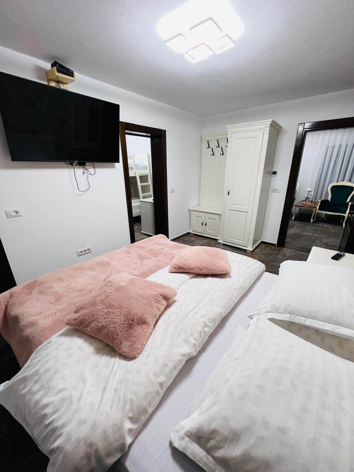 Camera superioară de familie(2 Ad și 2 copii) (12)