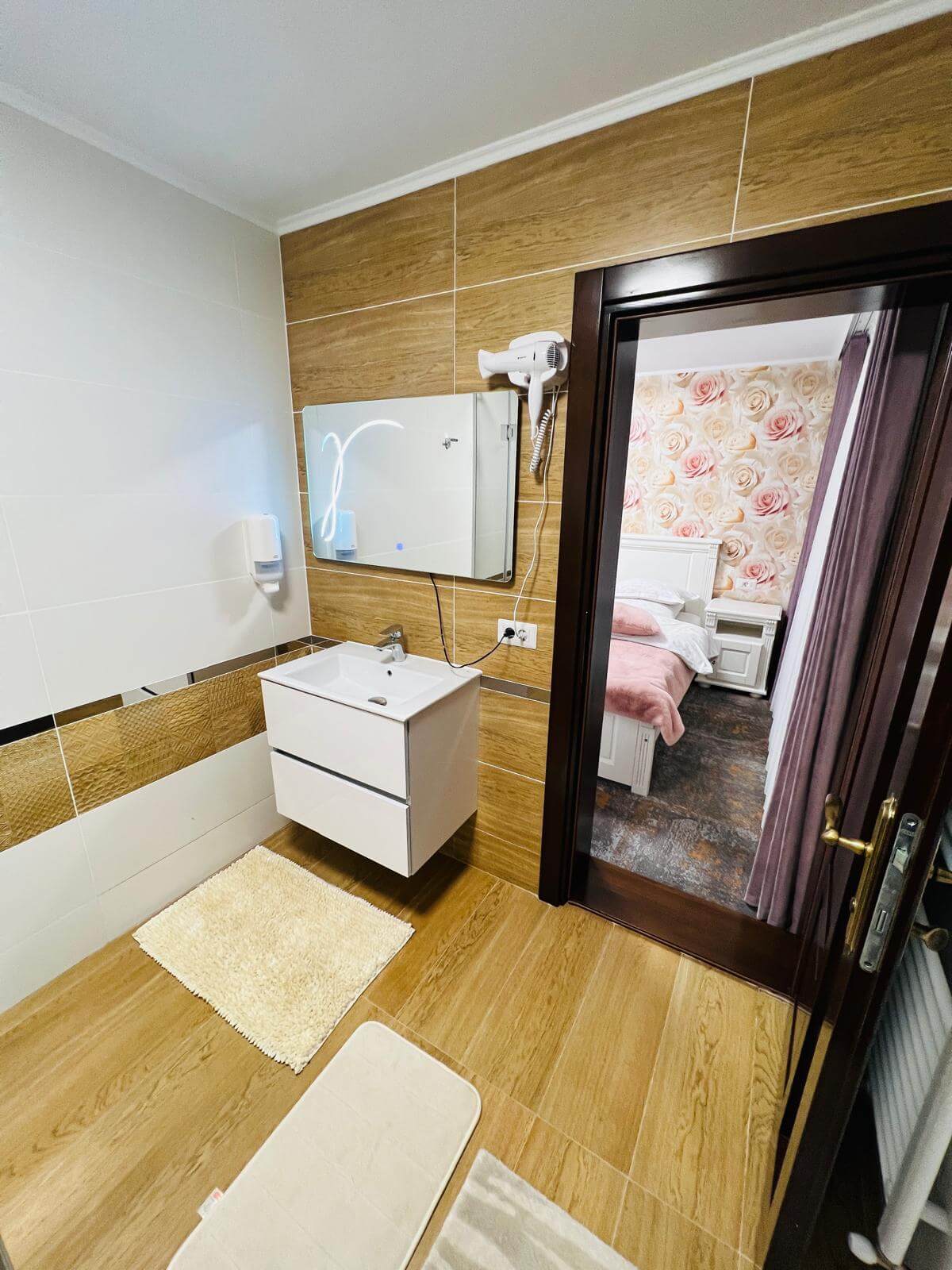 Camera superioară de familie(2 Ad și 2 copii) (3)