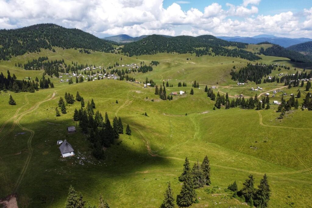 Poiana Călineasa și biserica din vârf de munte (2)