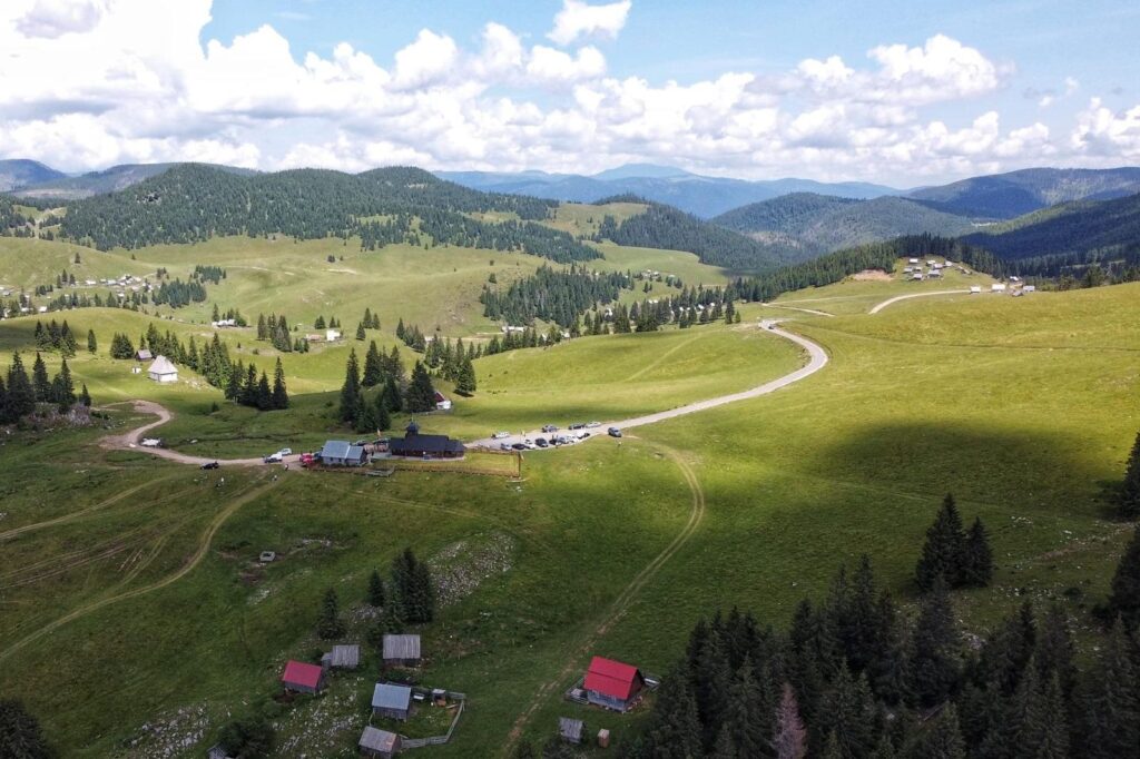 Poiana Călineasa și biserica din vârf de munte (3)