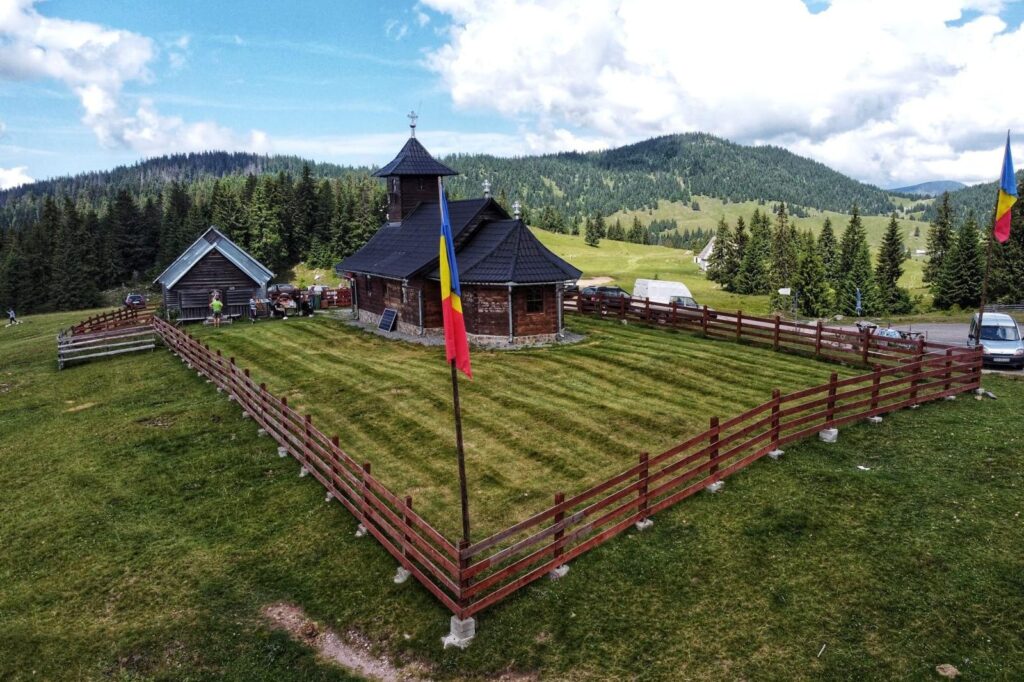 Poiana Călineasa și biserica din vârf de munte (6)