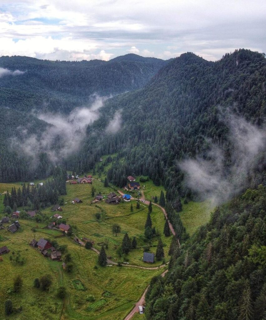 Satul casa de piatră și Izbucul Tauz (5)